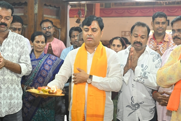 ମୋଦୀଙ୍କ ଜନ୍ମଦିନରେ ଝାଡ଼େଶ୍ୱର ମନ୍ଦିରରେ ଦୀପଦାନ
