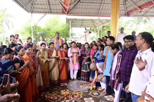 ମୋଦୀଙ୍କ ଜନ୍ମଦିନ ଅବସରରେ ଲୋଇସିଂହା ଅଞ୍ଚଳରେ ଭକ୍ତି, ଶ୍ରଦ୍ଧା ଓ ଉତ୍ସାହର ପରିବେଶ ମଧ୍ୟରେ ‘ଆଶୀର୍ବାଦର ଦୀପ’ କାର୍ଯ୍ୟକ୍ରମ ଅନୁଷ୍ଠିତ ମୋଦୀଙ୍କ ଜନ୍ମଦିନ ଅବସରରେ ଲୋଇସିଂହା ଅଞ୍ଚଳରେ ଭକ୍ତି, ଶ୍ରଦ୍ଧା ଓ ଉତ୍ସାହର ପରିବେଶ ମଧ୍ୟରେ ‘ଆଶୀର୍ବାଦର ଦୀପ’ କାର୍ଯ୍ୟକ୍ରମ ଅନୁଷ୍ଠିତ