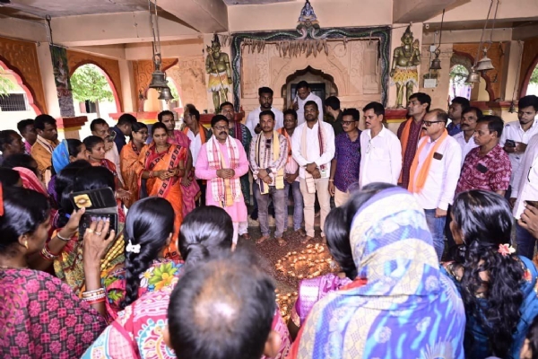 ମୋଦୀଙ୍କ ଜନ୍ମଦିନ ଅବସରରେ ଲୋଇସିଂହା ଅଞ୍ଚଳରେ ଭକ୍ତି, ଶ୍ରଦ୍ଧା ଓ ଉତ୍ସାହର ପରିବେଶ ମଧ୍ୟରେ ‘ଆଶୀର୍ବାଦର ଦୀପ’ କାର୍ଯ୍ୟକ୍ରମ ଅନୁଷ୍ଠିତ ମୋଦୀଙ୍କ ଜନ୍ମଦିନ ଅବସରରେ ଲୋଇସିଂହା ଅଞ୍ଚଳରେ ଭକ୍ତି, ଶ୍ରଦ୍ଧା ଓ ଉତ୍ସାହର ପରିବେଶ ମଧ୍ୟରେ ‘ଆଶୀର୍ବାଦର ଦୀପ’ କାର୍ଯ୍ୟକ୍ରମ ଅନୁଷ୍ଠିତ