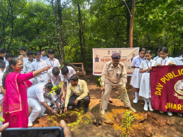 ପଣ୍ଡରୀପଥରରେ ବୃକ୍ଷରୋପଣ ଅଭିଯାନ ପଣ୍ଡରୀପଥରରେ ବୃକ୍ଷରୋପଣ ଅଭିଯାନ