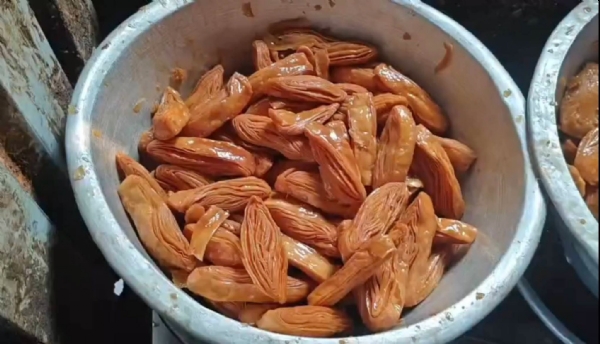 ଖଜା ଦୋକାନ ଓ ଭାଟିରେ ଚଢ଼ାଉ କ୍ବିଣ୍ଟାଲ କ୍ବିଣ୍ଟାଲ ଖଜା, ପୋଡାତେଲ ଓ ବାସୀ ଚିନିସିରା ଜବତ ଖଜା ଦୋକାନ ଓ ଭାଟିରେ ଚଢ଼ାଉ କ୍ବିଣ୍ଟାଲ କ୍ବିଣ୍ଟାଲ ଖଜା, ପୋଡାତେଲ ଓ ବାସୀ ଚିନିସିରା ଜବତ