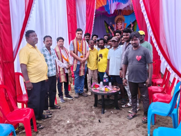 ସଫେଇ କର୍ମଚାରୀ ସଂଘ ପକ୍ଷରୁ ସମାଜସେବୀଙ୍କୁ ସମ୍ବର୍ଦ୍ଧନା ସଫେଇ କର୍ମଚାରୀ ସଂଘ ପକ୍ଷରୁ ସମାଜସେବୀଙ୍କୁ ସମ୍ବର୍ଦ୍ଧନା