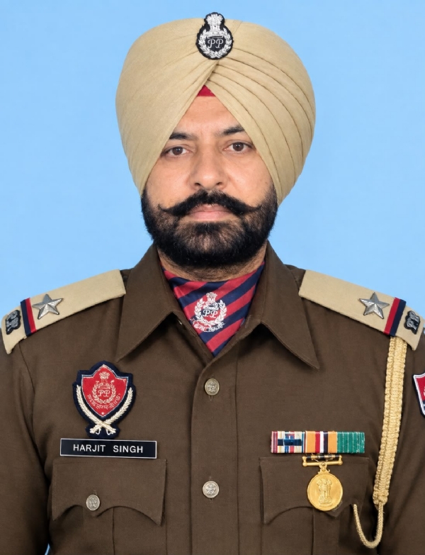 ਮੁੱਖ ਮੰਤਰੀ ਮਾਨ ਵੱਲੋਂ ਪਾਈ ਏਐੱਸਆਈ ਹਰਜੀਤ ਸਿੰਘ ਦੀ ਫਾਈਲ ਫੋਟੋ। ਮੁੱਖ ਮੰਤਰੀ ਮਾਨ ਵੱਲੋਂ ਪਾਈ ਏਐੱਸਆਈ ਹਰਜੀਤ ਸਿੰਘ ਦੀ ਫਾਈਲ ਫੋਟੋ।