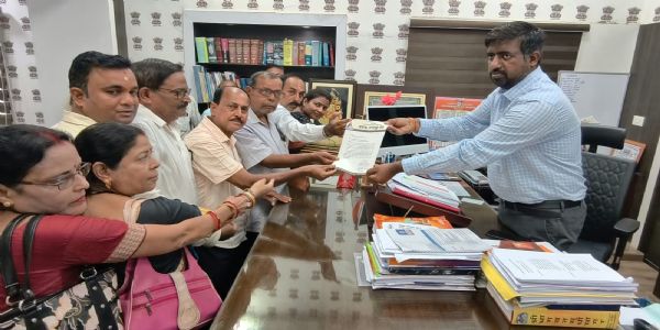 ପୁରୀବାସୀଙ୍କ ଶ୍ରୀମନ୍ଦିର ପ୍ରବେଶ ଓ ଦର୍ଶନ ପାଇଁ ଜିଲ୍ଲାପାଳଙ୍କ ସହ ଆଲୋଚନା; ଧାରଣା ଓ ଆମରଣ ଅନଶନ ସ୍ଥଗିତ