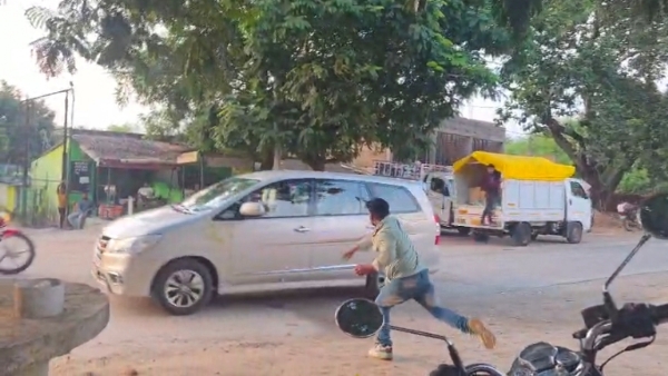ସୋନପୁର ବିଧାୟକ ନିରଞ୍ଜନ ପୂଜାରୀଙ୍କୁ ଅଣ୍ଡା ମାଡ଼ ସୋନପୁର ବିଧାୟକ ନିରଞ୍ଜନ ପୂଜାରୀଙ୍କୁ ଅଣ୍ଡା ମାଡ଼