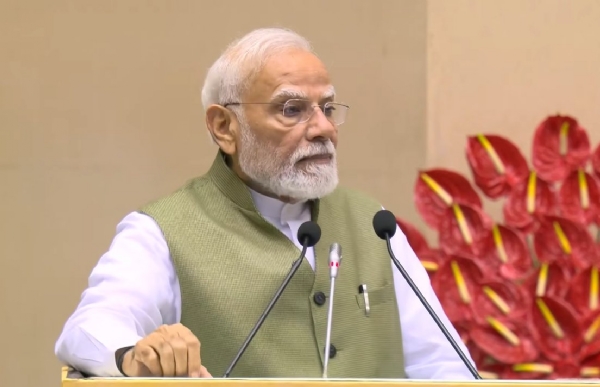 प्रधानमंत्री नरेन्द्र मोदी शनिवार को विज्ञान भवन में आयोजित अंतरराष्ट्रीय सम्मेलन ‘द फ्यूचर ऑफ एनवायरनमेंट एंड क्लाइमेट डायनेमिक्स’ को संबोधित करते हुए प्रधानमंत्री नरेन्द्र मोदी शनिवार को विज्ञान भवन में आयोजित अंतरराष्ट्रीय सम्मेलन ‘द फ्यूचर ऑफ एनवायरनमेंट एंड क्लाइमेट डायनेमिक्स’ को संबोधित करते हुए