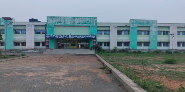 ଆଦର୍ଶ ବିଦ୍ୟାଳୟ ନିକଟରେ ବେଆଇନ ମଦ ବିକ୍ରି ଅଭିଯୋଗ