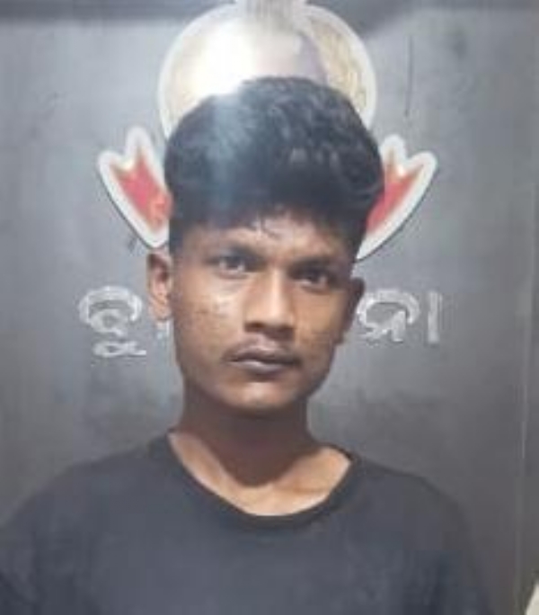ଛୁରୀ ଦେଖାଇ ମୋବାଇଲ୍ ଲୁଟ୍ ଅଭିଯୋଗ, ଅଭିଯୁକ୍ତ ଗିରଫ ଛୁରୀ ଦେଖାଇ ମୋବାଇଲ୍ ଲୁଟ୍ ଅଭିଯୋଗ, ଅଭିଯୁକ୍ତ ଗିରଫ
