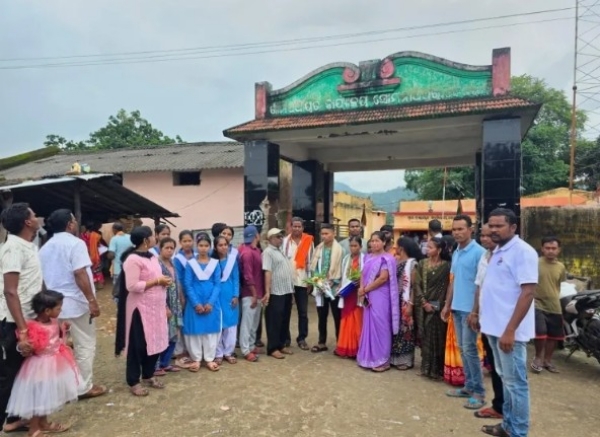 ନିଟ ପାଇଲେ ଆଦିବାସୀ ଛାତ୍ର ନିଟ ପାଇଲେ ଆଦିବାସୀ ଛାତ୍ର