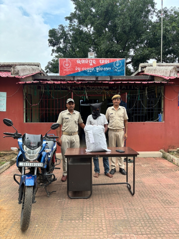 ବାଇକ୍ରେ ଗଞ୍ଜେଇ ଚାଲାଣ ବେଳେ ଧରାପଡ଼ିଲା ଅଭିଯୁକ୍ତ