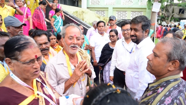 ଶ୍ରୀଜଗନ୍ନାଥ ଦର୍ଶନ ଯୋଜନା ରେ ୩ ଜିଲ୍ଲାର ୯୧୦ ଶ୍ରଦ୍ଧାଳୁ କଲେ ମହାପ୍ରଭୁଙ୍କ ଦର୍ଶନ। ଶ୍ରୀଜଗନ୍ନାଥ ଦର୍ଶନ ଯୋଜନା ରେ ୩ ଜିଲ୍ଲାର ୯୧୦ ଶ୍ରଦ୍ଧାଳୁ କଲେ ମହାପ୍ରଭୁଙ୍କ ଦର୍ଶନ।