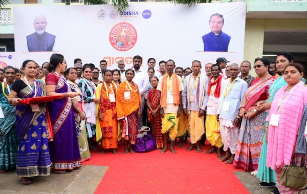 ଶ୍ରୀଜଗନ୍ନାଥ ଦର୍ଶନ ଯୋଜନା ରେ ୩ ଜିଲ୍ଲାର ୯୧୦ ଶ୍ରଦ୍ଧାଳୁ କଲେ ମହାପ୍ରଭୁଙ୍କ ଦର୍ଶନ। ଶ୍ରୀଜଗନ୍ନାଥ ଦର୍ଶନ ଯୋଜନା ରେ ୩ ଜିଲ୍ଲାର ୯୧୦ ଶ୍ରଦ୍ଧାଳୁ କଲେ ମହାପ୍ରଭୁଙ୍କ ଦର୍ଶନ।