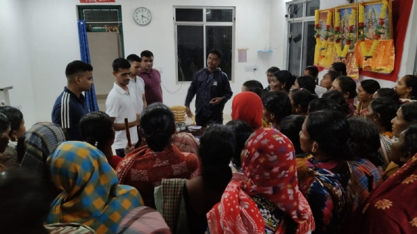 ହାଡିଆ ରେ  ବେଆଇନ ମଦ  ବିକ୍ରି ବନ୍ଦ ପାଇ   ଘେରାଉ