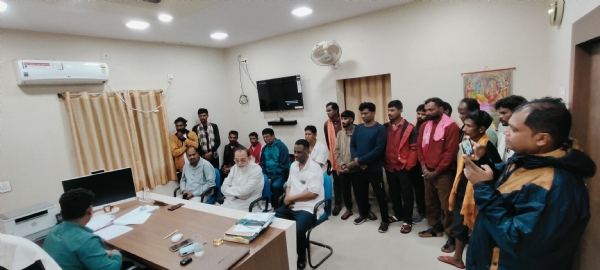 ରାସ୍ତା ନିର୍ମାଣ ନେଇ ଦାବି ରାସ୍ତା ନିର୍ମାଣ ନେଇ ଦାବି