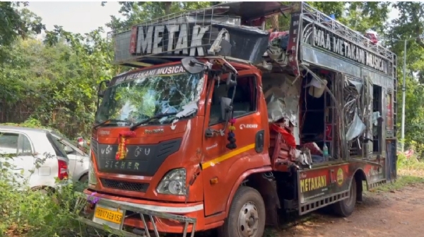 ଏନ୍ଏଚ୍ ୫୩ ବାଇପାସ୍ରେ ଭୟଙ୍କର ଦୁର୍ଘଟଣା : ଟ୍ରକ୍କୁ ପିଟିଲା ଦୁଲ୍ଦୁଲି ଡିଜେ ଗାଡ଼ି; ଜଣେ ମୃତ, ୯ ଆହତ ଏନ୍ଏଚ୍ ୫୩ ବାଇପାସ୍ରେ ଭୟଙ୍କର ଦୁର୍ଘଟଣା : ଟ୍ରକ୍କୁ ପିଟିଲା ଦୁଲ୍ଦୁଲି ଡିଜେ ଗାଡ଼ି; ଜଣେ ମୃତ, ୯ ଆହତ