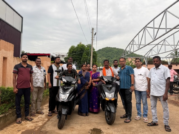ଅଂଶୁମାନ ମେମୋରିଆଲ ଟ୍ରଷ୍ଟ ପକ୍ଷରୁ ଦିବ୍ୟାଙ୍ଗଙ୍କୁ ଇ-ସ୍କୁଟି ପ୍ରଦାନ ଅଂଶୁମାନ ମେମୋରିଆଲ ଟ୍ରଷ୍ଟ ପକ୍ଷରୁ ଦିବ୍ୟାଙ୍ଗଙ୍କୁ ଇ-ସ୍କୁଟି ପ୍ରଦାନ