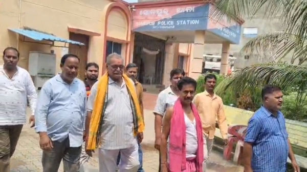 ଖମ୍ବେଶ୍ୱରୀ ମନ୍ଦିର ଚୋରି କରିବାକୁ ଯାଇ ଦୁର୍ବୃତ୍ତ ଗିରଫ ଖମ୍ବେଶ୍ୱରୀ ମନ୍ଦିର ଚୋରି କରିବାକୁ ଯାଇ ଦୁର୍ବୃତ୍ତ ଗିରଫ