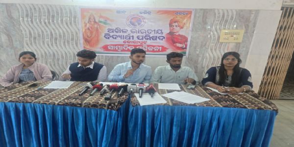 ଛାତ୍ର ସଂସଦ ନିର୍ବାଚନ ପୁନଃ ଆରମ୍ଭ ସହ ଉଚ୍ଚଶିକ୍ଷା କ୍ଷେତ୍ରରେ ରହିଥିବା ବିଭିନ୍ନ ସମସ୍ୟାର ସମାଧାନ ଦାବି
