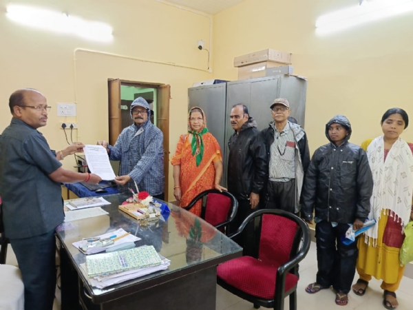 ଜୟପୁର ସହର ବାସିନ୍ଦା ଙ୍କ ସମସ୍ୟା ର ସମାଧାନ ଦାବିରେ ଏସ ୟୁ ସି ଆଇ କମ୍ୟୁନିଷ୍ଟ ପାର୍ଟି ପକ୍ଷରୁ ପୌର ଅଞ୍ଚଳ ଅଧିକାରୀ ଙ୍କୁ ସ୍ମାରକ ପତ୍ର ପ୍ରଦାନ । ଜୟପୁର ସହର ବାସିନ୍ଦା ଙ୍କ ସମସ୍ୟା ର ସମାଧାନ ଦାବିରେ ଏସ ୟୁ ସି ଆଇ କମ୍ୟୁନିଷ୍ଟ ପାର୍ଟି ପକ୍ଷରୁ ପୌର ଅଞ୍ଚଳ ଅଧିକାରୀ ଙ୍କୁ ସ୍ମାରକ ପତ୍ର ପ୍ରଦାନ ।