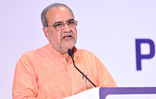 उत्तर प्रदेश के सूक्ष्म, लघु एवं मध्यम उद्यम विभाग के कैबिनेट मंत्री भूपेंद्र चौधरी ने गुरुवार को नोएडा में संवाददाता सम्मेलन में।