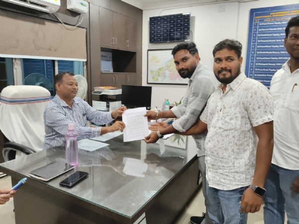 ସ୍ଲରୀ ପଣ୍ଡ ବନ୍ଦ ଦାବିରେ ଜିଲ୍ଲାପାଳଙ୍କ ଦ୍ୱାରସ୍ଥ ଶ୍ରୀପୁରାବାସୀ