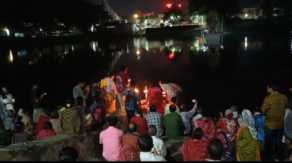 ପୂର୍ଣ୍ଣିମା ସନ୍ଧ୍ୟା ରେ ନୃସିଂହ ମନ୍ଦିର ଘାଟ ରେ ଗଙ୍ଗା ଆଳତି ପୂର୍ଣ୍ଣିମା ସନ୍ଧ୍ୟା ରେ ନୃସିଂହ ମନ୍ଦିର ଘାଟ ରେ ଗଙ୍ଗା ଆଳତି