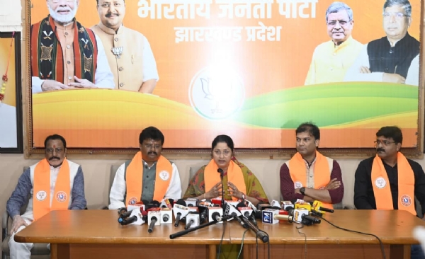 प्रेस वार्ता की तस्वीर