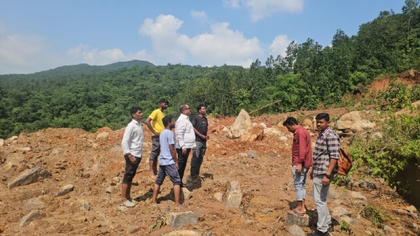 ବୋରିଗୁମ୍ମା–ରାଣୀଗଡ଼ ରାସ୍ତାରେ ମାଟି ଓ ପଥର ଧସ ଘଟଣା—ସ୍ଥିତି ଅନୁଧ୍ୟାନ କରି ତୁରନ୍ତ ପଦକ୍ଷେପ ପାଇଁ ଜୟପୁର ବିଧାୟକଙ୍କ ନିର୍ଦ୍ଦେଶ।