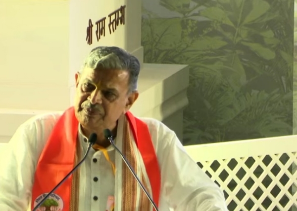 आरएसएस के सरकार्यवाह दत्तात्रेय होसबाले भारत मंडपम में अशोक सिंघल की जन्मशती समारोह को संबोधित करते हुए।
