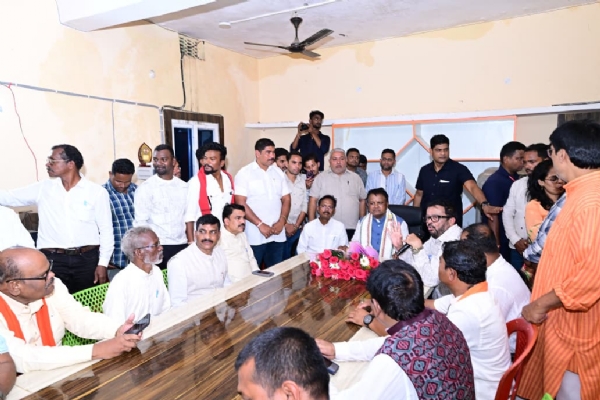 ବନ୍ୟା ପ୍ରଭାବିତ କୋଟପାଡ଼ ଅଞ୍ଚଳ ପରିଦର୍ଶନ କଲେ ମୁଖ୍ୟମନ୍ତ୍ରୀ*-*ଆଶ୍ରୟ ସ୍ଥଳୀରେ ବନ୍ୟା ପୀଡ଼ିତଙ୍କ ସହ ଆଲୋଚନା କରି ସ୍ଥିତି ବୁଝିଲେ