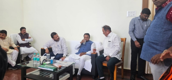 ମୁଖ୍ୟମନ୍ତ୍ରୀ ଙ୍କୁ ଦାବିପତ୍ର ପ୍ରଦାନ କଲେ ବିଧାୟକ