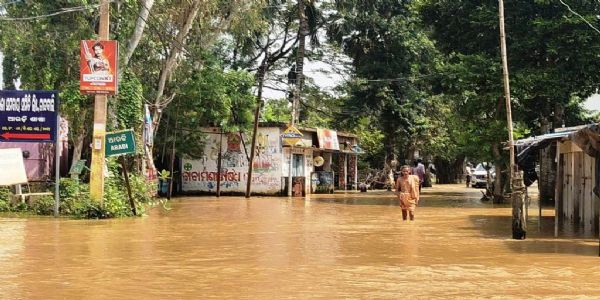 ଭଦ୍ରକ ଜିଲାରେ ଏବେବି ବନ୍ୟା ପରିସ୍ଥିତି ଗମ୍ଭୀର, ୫୭ ଟି ପଂଚାୟତରେ ୧ ଲକ୍ଷ ୮୬ ହଜାର ୯୧୩ ଲୋକ ପ୍ରଭାବିତ