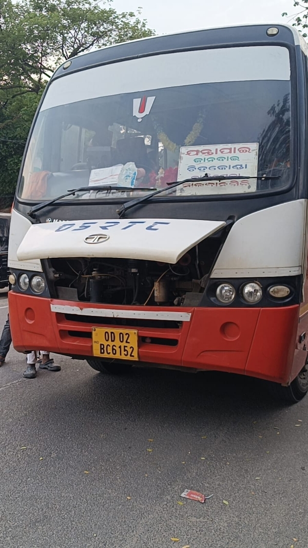 ୬୮ ଦିନ ହେଲା ଠପ୍ ଜନ୍ତାପାଇ–ମାଲକାନଗିରି ମାଗଣା ରୋଗୀ ବସ୍ ସେବା ଦୁର୍ଗମ ସ୍ୱାଭିମାନ ଅଞ୍ଚଳର ରୋଗୀ ୬୮ ଦିନ ହେଲା ଠପ୍ ଜନ୍ତାପାଇ–ମାଲକାନଗିରି ମାଗଣା ରୋଗୀ ବସ୍ ସେବା ଦୁର୍ଗମ ସ୍ୱାଭିମାନ ଅଞ୍ଚଳର ରୋଗୀ