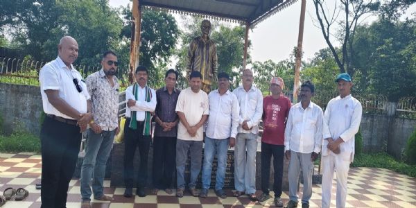 ଚୁଡାପାଲିରେ ସ୍ୱାଧିନତା ସଂଗ୍ରାମୀ ଯୋଗେଶ୍ୱର କୁମୁରାଙ୍କ ୮୮ତମ ପ୍ରଜାମେଳିର ସ୍ମୃତି କୁ ମନେ ପକାଇଲେ ଗ୍ରାମବାସୀ, ପ୍ରତିମୂର୍ତିରେ ମାଲ୍ୟାର୍ପଣ କଲେ ପୂର୍ବତନ ରାଜ୍ୟସଭା ସାଂସଦ ନିରଞ୍ଜନ ବିଶି