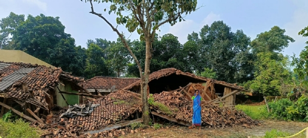 ଘର ଭାଙ୍ଗି ମାଟିରେ ମିଶିଲା ଦେଖା ନାହିଁ ପିଇଓ କି ସରପଞ୍ଚ ଘର ଭାଙ୍ଗି ମାଟିରେ ମିଶିଲା ଦେଖା ନାହିଁ ପିଇଓ କି ସରପଞ୍ଚ