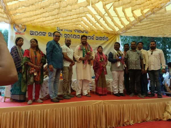 ପୁରସ୍କୃତ ହେବା ପରେ ବଲାଙ୍ଗୀର ପୌର ପରିଷଦକୁ ସହରବାସୀଙ୍କ ଭବ୍ୟ ସମ୍ବର୍ଦ୍ଧନା
