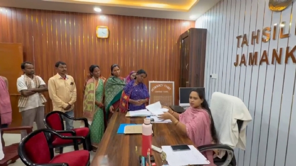 ଏକଲବ୍ୟ ସ୍କୁଲ୍ ଜମି ଚିହ୍ନଟକୁ ବିରୋଧ: ଚାଷଜମି ଛାଡ଼ିବୁ ନାହିଁ ଦାବିରେ ତହସିଲଦାରଙ୍କୁ ଦାବିପତ୍ର ଏକଲବ୍ୟ ସ୍କୁଲ୍ ଜମି ଚିହ୍ନଟକୁ ବିରୋଧ: ଚାଷଜମି ଛାଡ଼ିବୁ ନାହିଁ ଦାବିରେ ତହସିଲଦାରଙ୍କୁ ଦାବିପତ୍ର