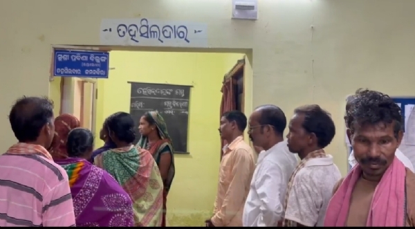 ଏକଲବ୍ୟ ସ୍କୁଲ୍ ଜମି ଚିହ୍ନଟକୁ ବିରୋଧ: ଚାଷଜମି ଛାଡ଼ିବୁ ନାହିଁ ଦାବିରେ ତହସିଲଦାରଙ୍କୁ ଦାବିପତ୍ର ଏକଲବ୍ୟ ସ୍କୁଲ୍ ଜମି ଚିହ୍ନଟକୁ ବିରୋଧ: ଚାଷଜମି ଛାଡ଼ିବୁ ନାହିଁ ଦାବିରେ ତହସିଲଦାରଙ୍କୁ ଦାବିପତ୍ର