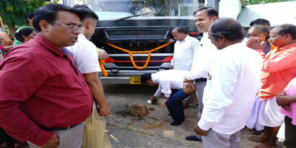 ଉମରକୋଟରୁ ବରିଷ୍ଠ ନାଗରିକ ତୀର୍ଥଯାତ୍ରୀ ଯାତ୍ରାର ଶୁଭାରମ୍ଭ କଲେ ମନ୍ତ୍ରୀ ନିତ୍ୟାନନ୍ଦ ଗଣ୍ଡ