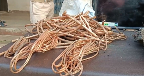 ଚୋରି ମାମଲାରେ ୩ ଗିରଫ, ତମ୍ବା ତାର ସହ ଏସି ପାଇପ୍ ଜବତ ଚୋରି ମାମଲାରେ ୩ ଗିରଫ, ତମ୍ବା ତାର ସହ ଏସି ପାଇପ୍ ଜବତ