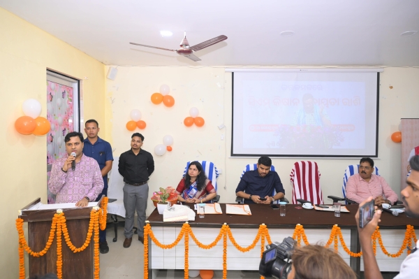 ଝାରସୁଗୁଡ଼ାରେ ସିଏମ୍-କିଷାନ୍ ସହାୟତା ବଣ୍ଟନ