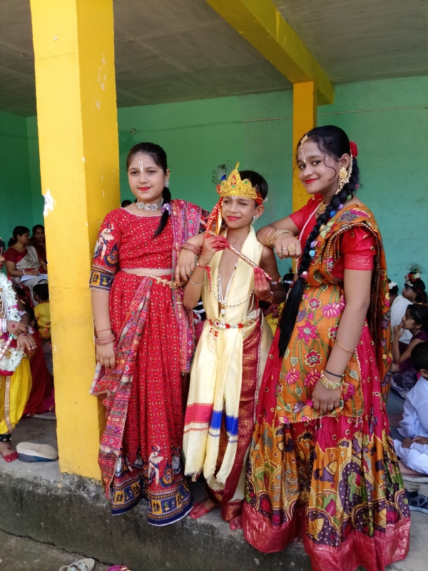 ଡିଏଭି ଗୁରୁକୁଳ ରେ ରାଧାକୃଷ୍ଣ ବେଶରେ ସୁସଜ୍ଜିତ ପିଲାଏ ପାଳିଲେ ଜନ୍ମାଷ୍ଟମୀ