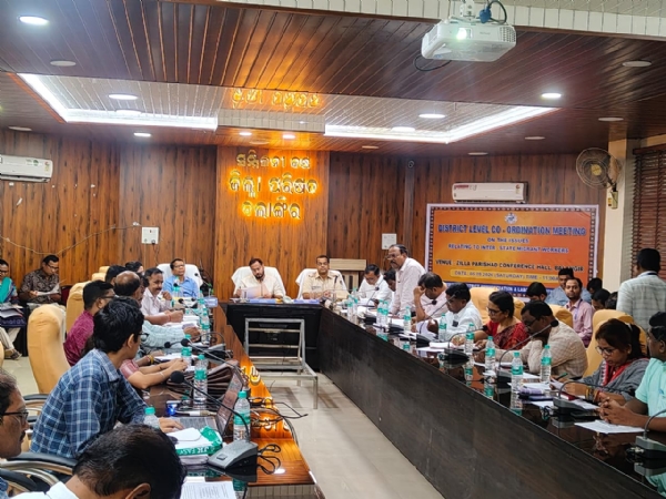 ଆନ୍ତଃରାଜ୍ୟ ପ୍ରବାସୀ ଶ୍ରମିକମାନଙ୍କ ସମସ୍ୟାର ସ୍ଥାୟୀ ସମାଧାନ, ଏବଂ ବେଆଇନ ଶ୍ରମିକ ଚାଲାଣ ରୋକିବା ପାଇଁ ଜିଲ୍ଲା ପ୍ରଶାସନ ପକ୍ଷରୁ ଜିଲ୍ଲାସ୍ତରୀୟ ସମନ୍ୱୟ ବୈଠକ ଆନ୍ତଃରାଜ୍ୟ ପ୍ରବାସୀ ଶ୍ରମିକମାନଙ୍କ ସମସ୍ୟାର ସ୍ଥାୟୀ ସମାଧାନ, ଏବଂ ବେଆଇନ ଶ୍ରମିକ ଚାଲାଣ ରୋକିବା ପାଇଁ ଜିଲ୍ଲା ପ୍ରଶାସନ ପକ୍ଷରୁ ଜିଲ୍ଲାସ୍ତରୀୟ ସମନ୍ୱୟ ବୈଠକ