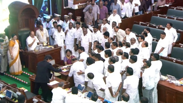 DMK सदस्यों ने मुख्यमंत्री विजय के आरोपों पर जवाब देने की अनुमति की मांग करते हुए सदन में धरना दिया।