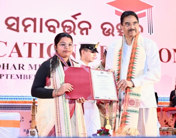 ଗଙ୍ଗାଧର ମେହେର ବିଶ୍ୱବିଦ୍ୟାଳୟର ୫ମ ସମାବର୍ତ୍ତନ ସମାରୋହରେ ଯୋଗ ଦେଲେ ରାଜ୍ୟପାଳ