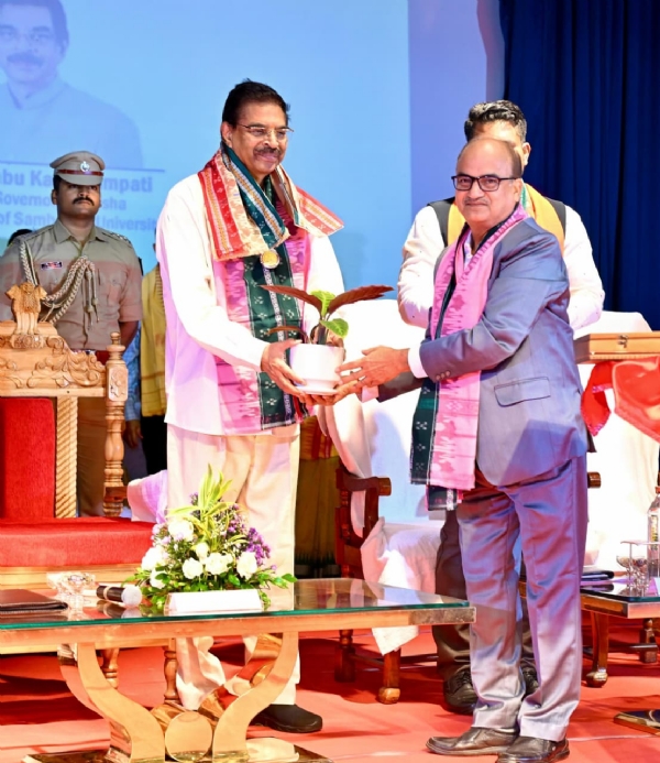 ସମ୍ବଲପୁର ବିଶ୍ୱବିଦ୍ୟାଳୟର ସମାବର୍ତ୍ତନ ସମାରୋହ : ସୁଯୋଗକୁ ଅପେକ୍ଷା ନକରି ନିଜେ ସୁଯୋଗ ସୃଷ୍ଟି କରନ୍ତୁ- ରାଜ୍ୟପାଳ ସମ୍ବଲପୁର ବିଶ୍ୱବିଦ୍ୟାଳୟର ସମାବର୍ତ୍ତନ ସମାରୋହ : ସୁଯୋଗକୁ ଅପେକ୍ଷା ନକରି ନିଜେ ସୁଯୋଗ ସୃଷ୍ଟି କରନ୍ତୁ- ରାଜ୍ୟପାଳ