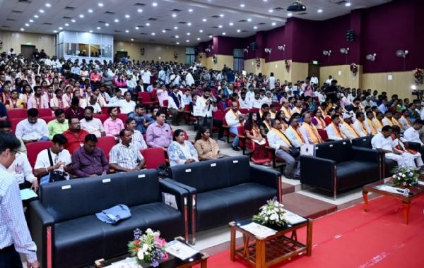 ସମ୍ବଲପୁର ବିଶ୍ୱବିଦ୍ୟାଳୟର ସମାବର୍ତ୍ତନ ସମାରୋହ : ସୁଯୋଗକୁ ଅପେକ୍ଷା ନକରି ନିଜେ ସୁଯୋଗ ସୃଷ୍ଟି କରନ୍ତୁ- ରାଜ୍ୟପାଳ ସମ୍ବଲପୁର ବିଶ୍ୱବିଦ୍ୟାଳୟର ସମାବର୍ତ୍ତନ ସମାରୋହ : ସୁଯୋଗକୁ ଅପେକ୍ଷା ନକରି ନିଜେ ସୁଯୋଗ ସୃଷ୍ଟି କରନ୍ତୁ- ରାଜ୍ୟପାଳ