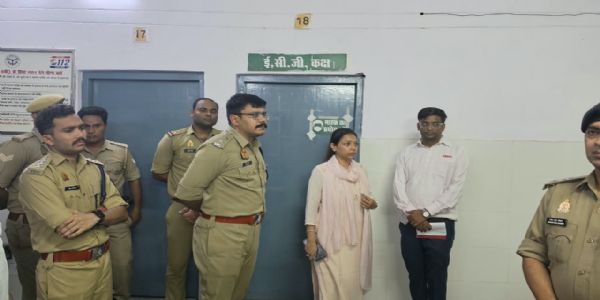 ବାଗପତର ଖେକଡାରେ ସଡକ     ଦୁର୍ଘଟଣା, 4 ମୃତ, 32 ଆହତ