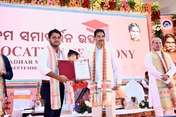 ଗଙ୍ଗାଧର ମେହେର ବିଶ୍ୱବିଦ୍ୟାଳୟର ୫ମ ସମାବର୍ତ୍ତନ ସମାରୋହରେ ଯୋଗ ଦେଲେ ରାଜ୍ୟପାଳ