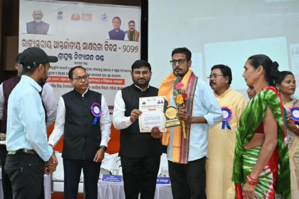 ଉଲ୍ଲାସ ମାଧ୍ୟମରେ ସମ୍ପୂର୍ଣ୍ଣ ସାକ୍ଷରତା ଦିଗରେ ଓଡ଼ିଶା  ୧୫ ବର୍ଷରୁ ଊର୍ଦ୍ଧ୍ୱ ନିରକ୍ଷରଙ୍କୁ ସାକ୍ଷର କରିବା ପାଇଁ ଜନଭାଗିଦାରୀଭିତ୍ତିକ ଅଭିଯାନ  ସେପ୍ଟେମ୍ବର ୧ରୁ ୧୪ ପର୍ଯ୍ୟନ୍ତ ସାକ୍ଷରତା ପକ୍ଷ ପାଳନ